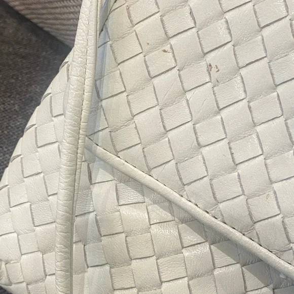 White genuine leather Ashneil crossbody or shoulder bag - Picture 9 of 13